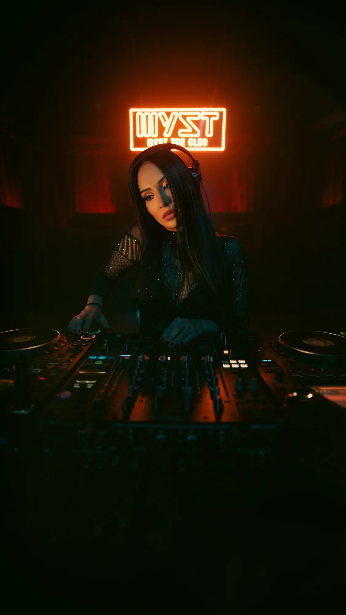 ALZURU pinchando en directo en club (15)